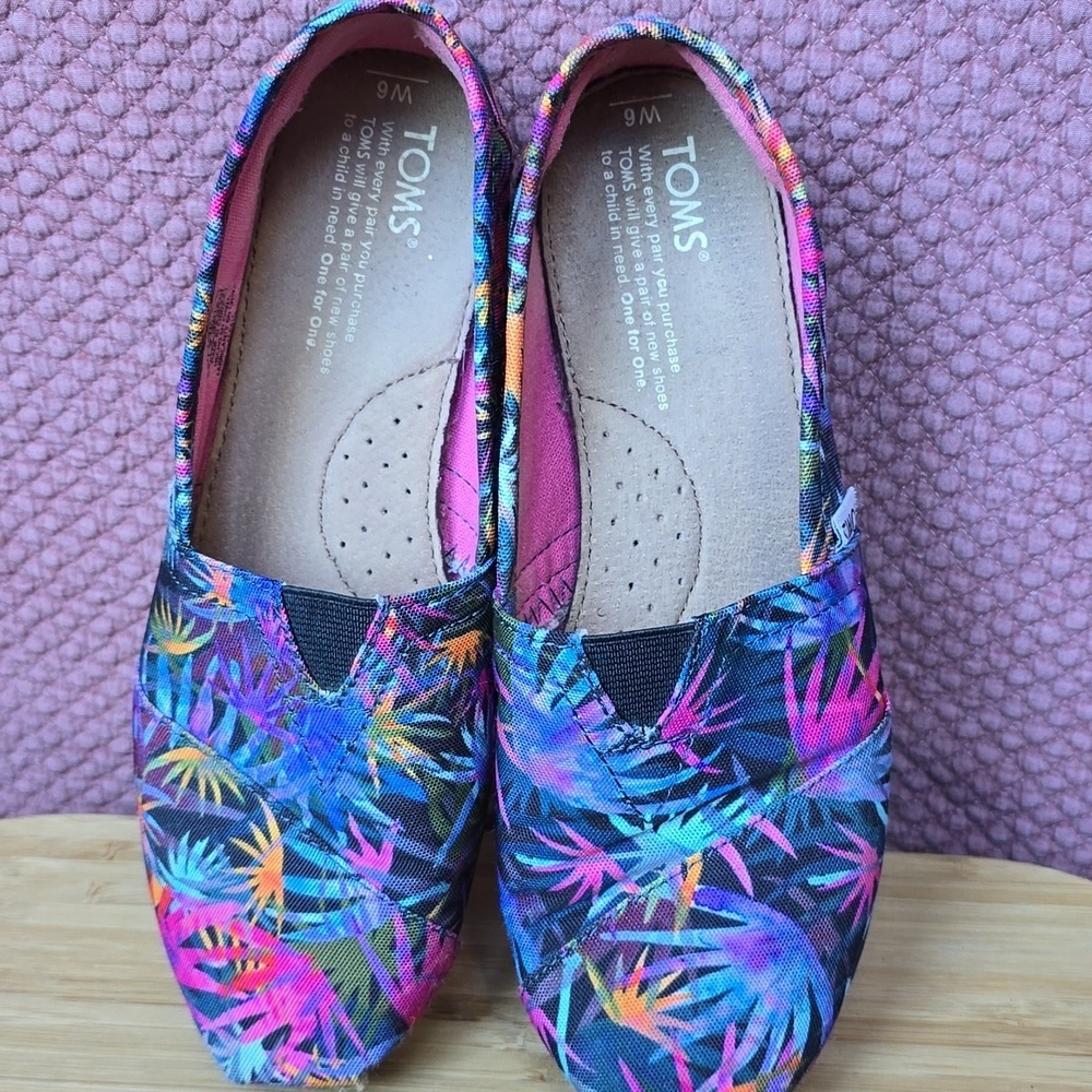 TOMS Women's Multicolor Slip-On Shoes